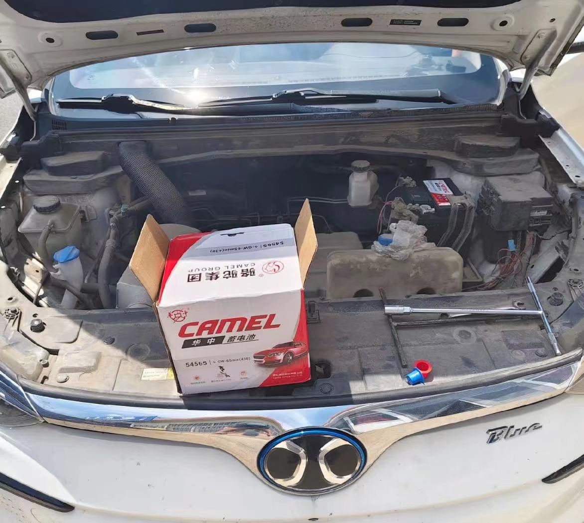 万盛汽车半路没电了怎么办？需要搭电吗？