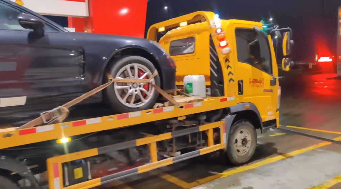 万盛行车途中遇到突发状况该如何呼叫道路救援？